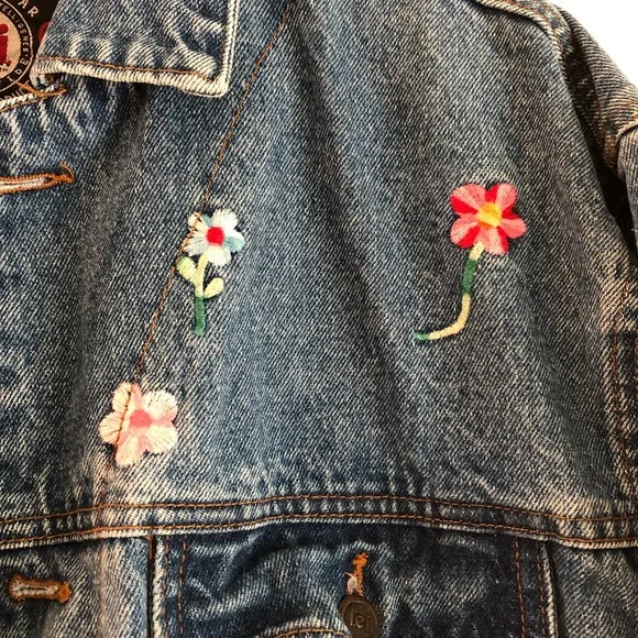 Vintage 90’s L.e.i flower embroidered jean jacket - Picture 2 of 6